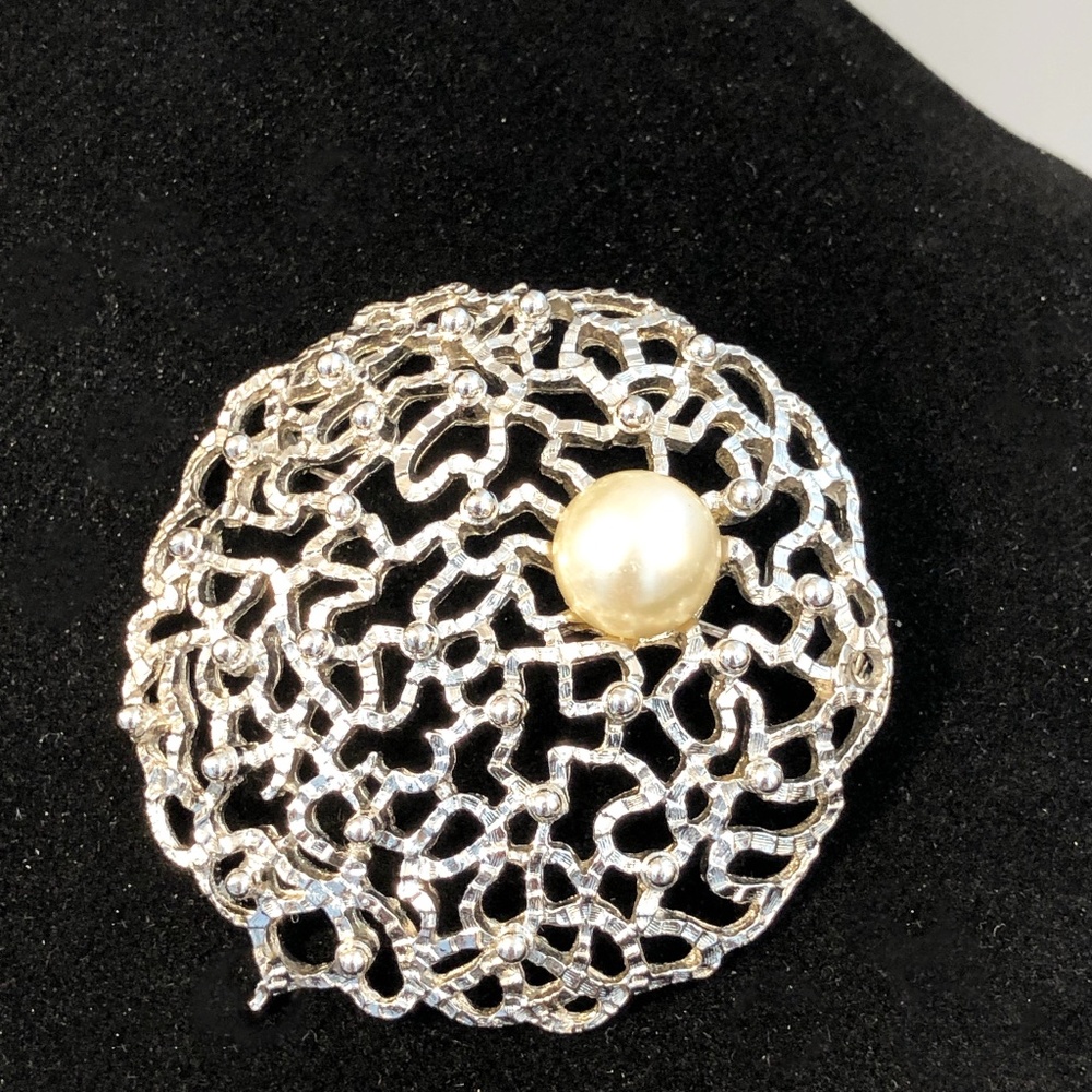 Sarah Coventry Silver Tone and Faux Pearl Round Brooch